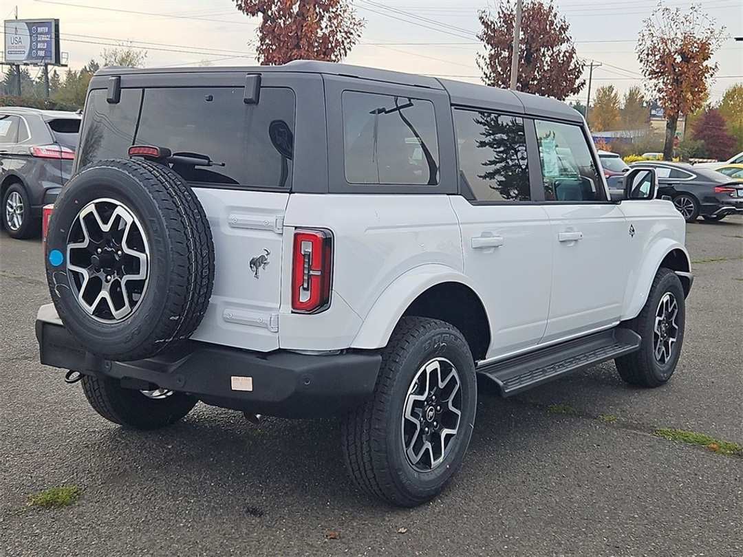 2025 Ford Bronco Outer Banks - Image 5