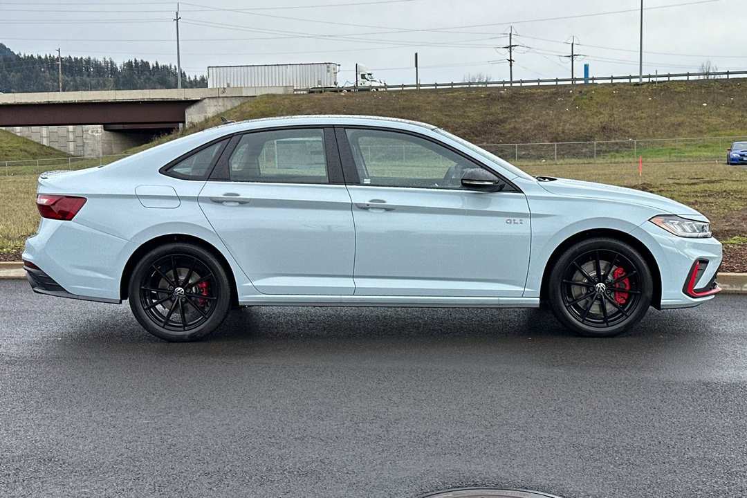 2026 Volkswagen Jetta Gli 2.0T Autobahn - Image 2