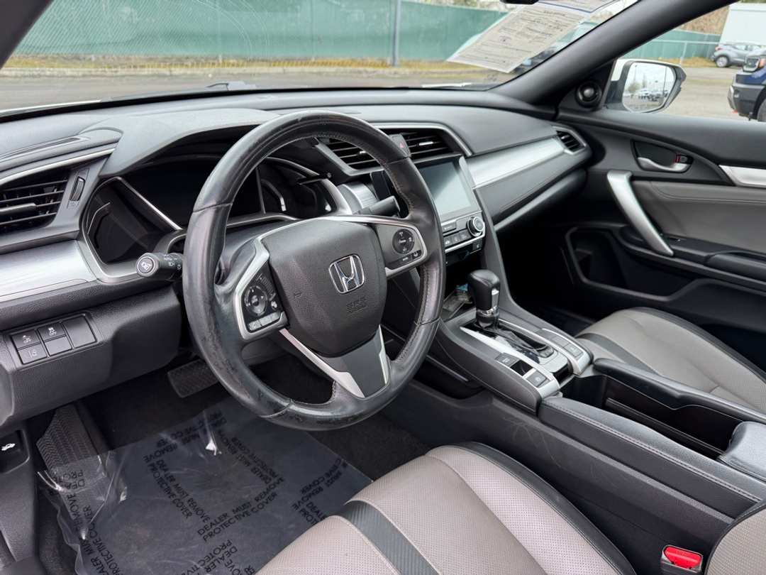 2017 Honda Civic Touring - Image 16