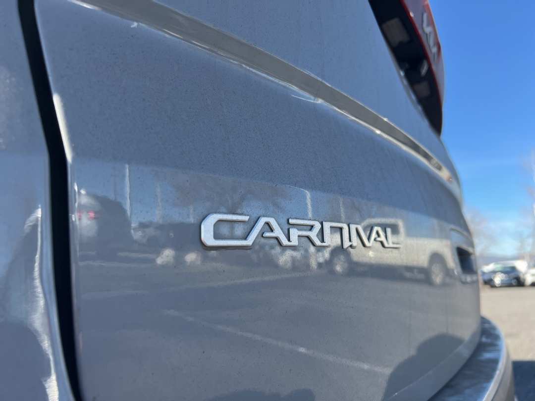 2024 Kia Carnival EX - Image 13