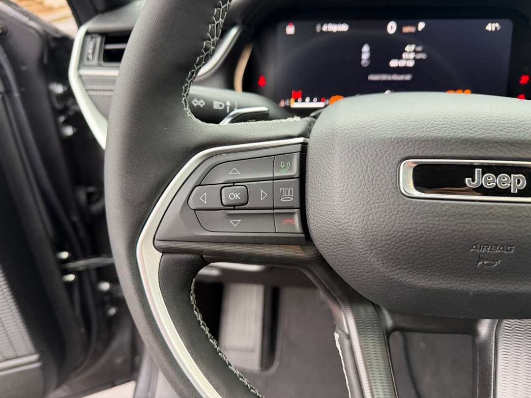 2025 Jeep Grand Cherokee L Altitude X - Image 16