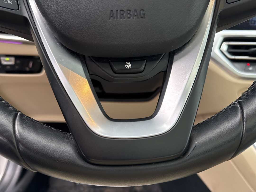 2022 BMW 3 Series 330i xDrive - Image 13