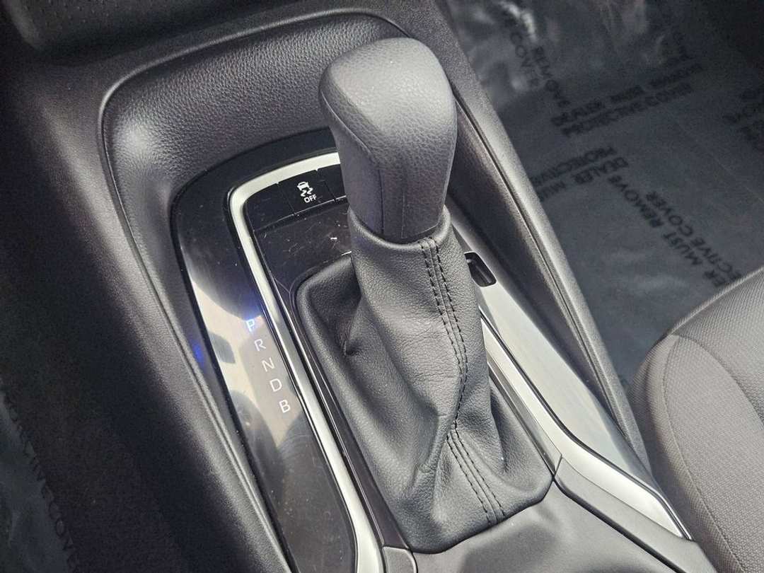 2025 Toyota Corolla LE - Image 18