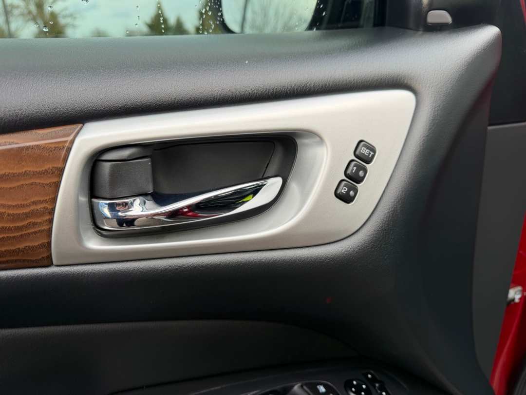 2019 Nissan Pathfinder Platinum - Image 12