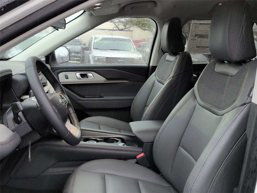 2026 Ford Explorer Active - Image 12