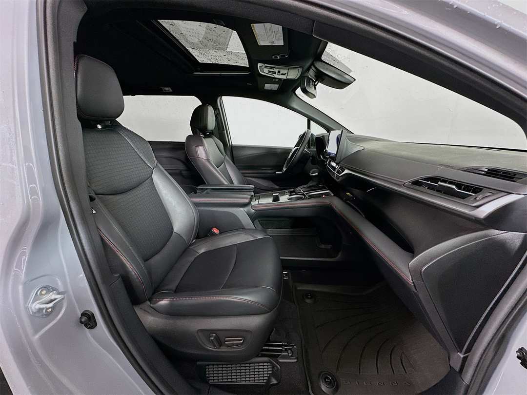 2025 Toyota Sienna XSE - Image 30