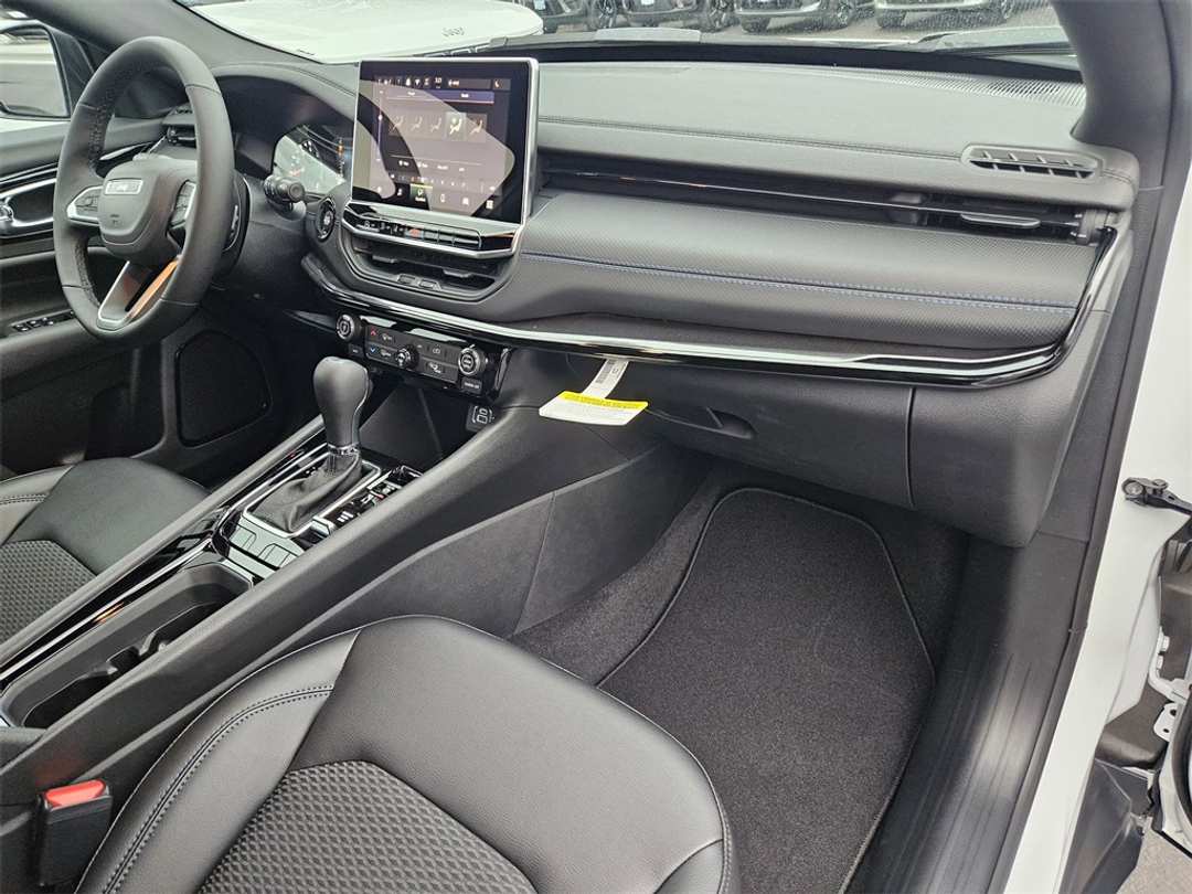 2026 Jeep Compass Latitude - Image 35