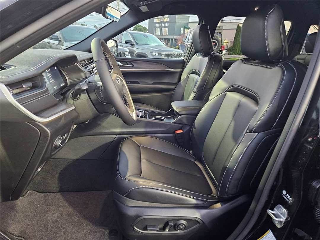 2025 Jeep Grand Cherokee Limited - Image 14