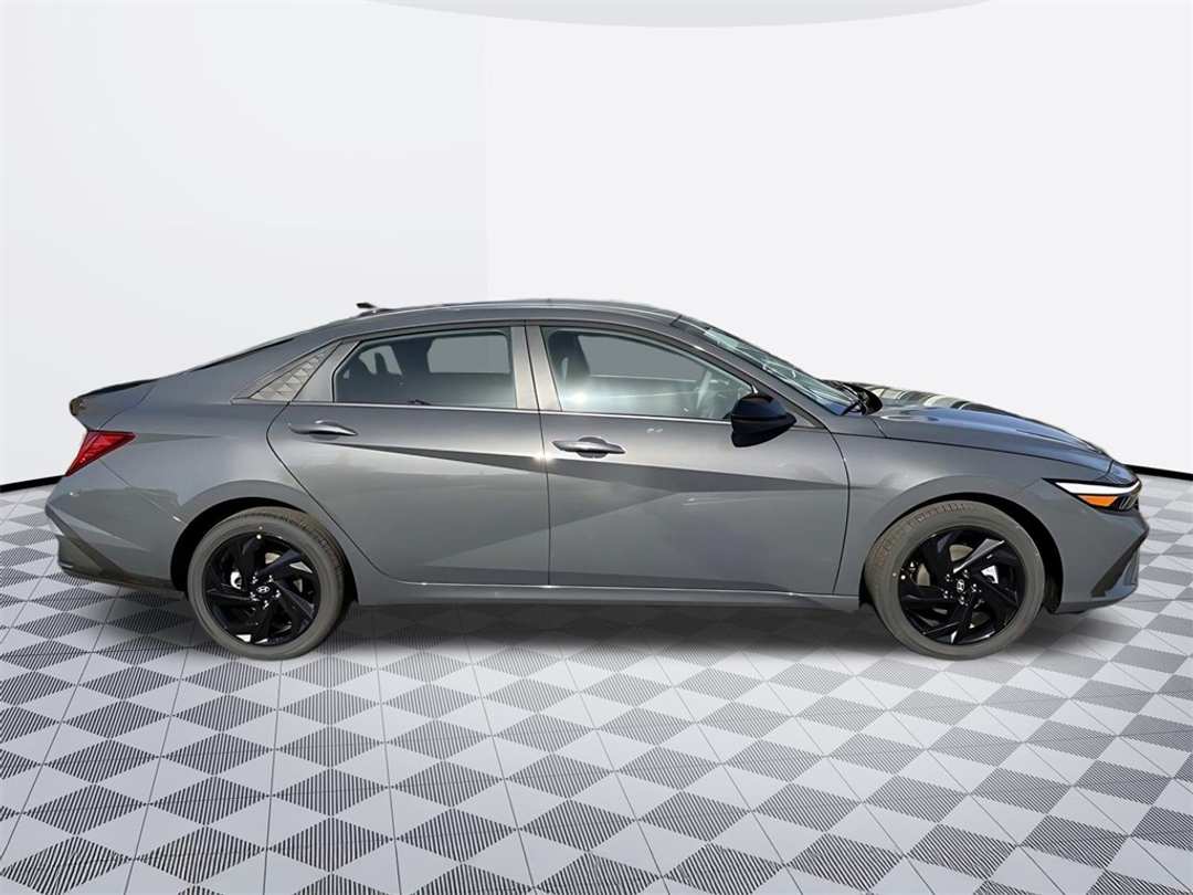 2026 Hyundai Elantra SEL Sport - Image 8