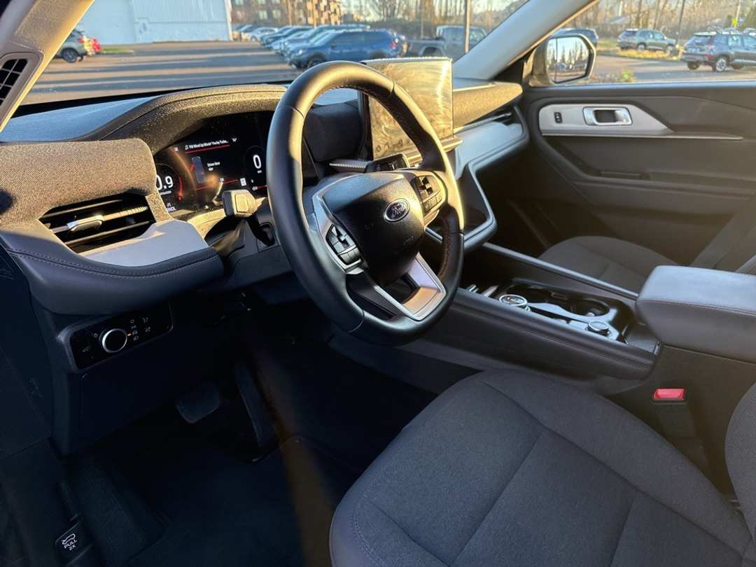 2025 Ford Explorer Active - Image 14