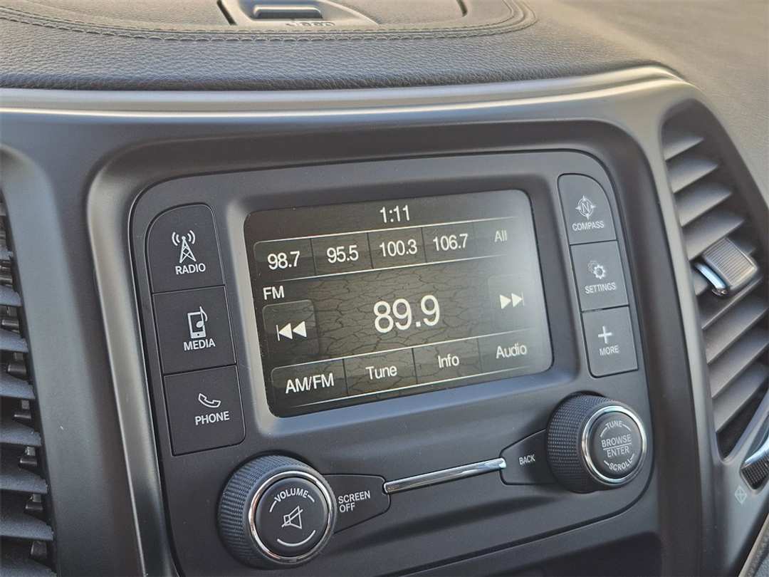 2018 Jeep Cherokee Latitude - Image 22