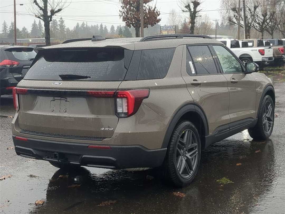 2026 Ford Explorer STLine - Image 5