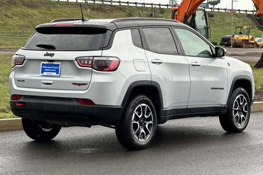 2024 Jeep Compass Trailhawk - Image 3