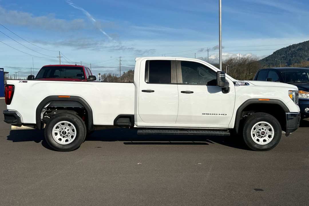 2022 GMC Sierra 3500Hd Pro - Image 2