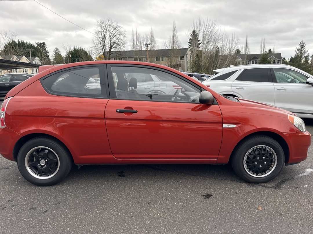 2008 Hyundai Accent GS - Image 9