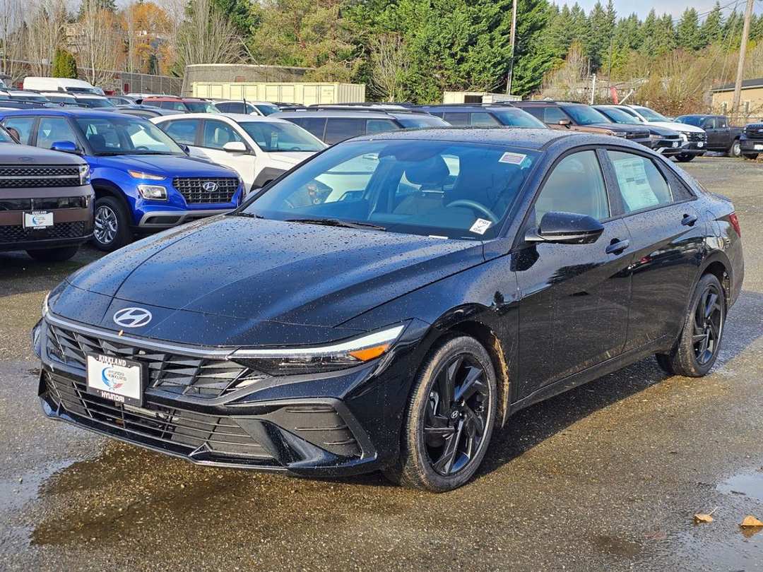 2026 Hyundai Elantra SEL Sport - Image 3