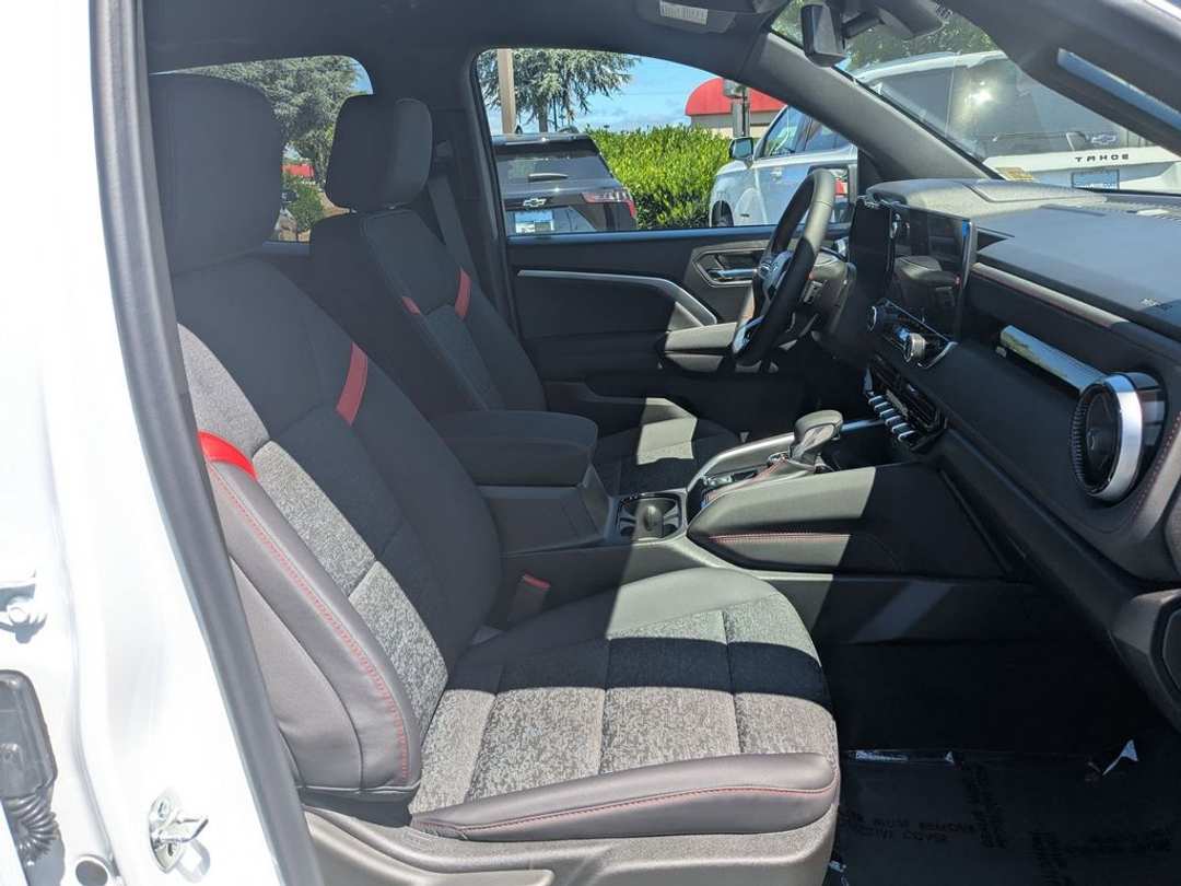 2025 Chevrolet Colorado Z71 - Image 27