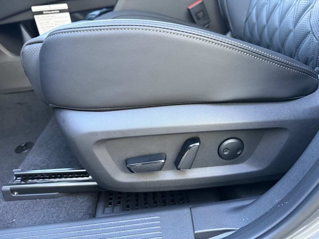 2026 Nissan Rogue Platinum - Image 13