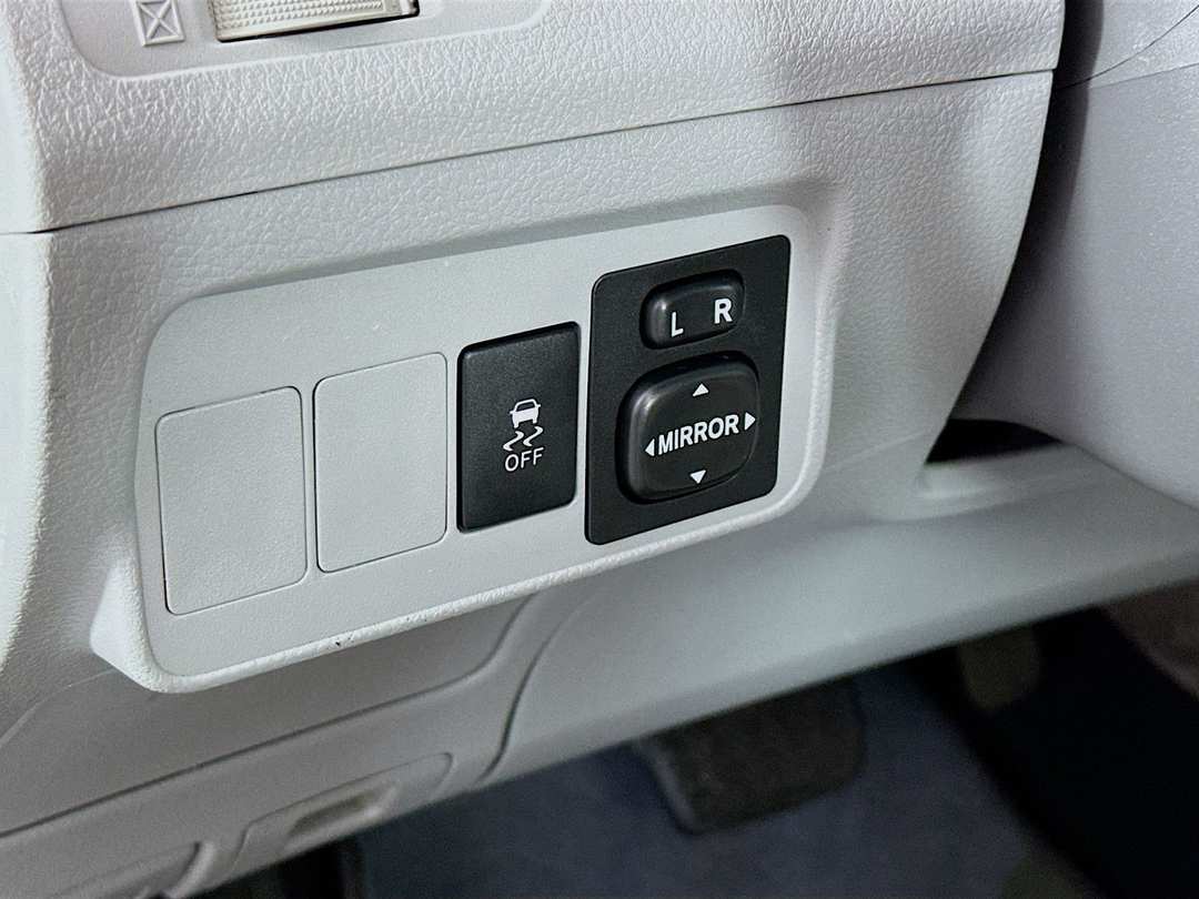 2010 Toyota Corolla LE - Image 11