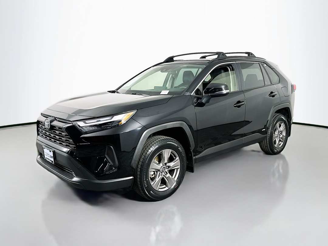 2025 Toyota Rav4 XLE - Image 3