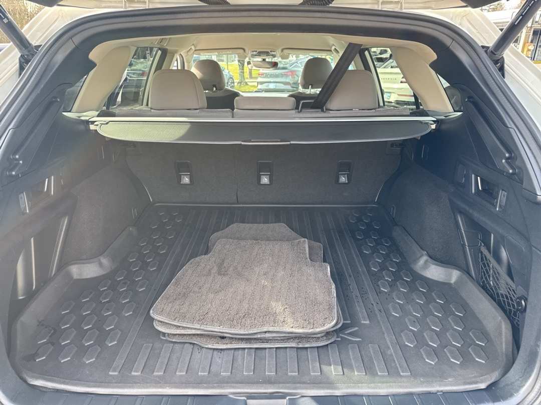 2020 Subaru Outback Premium - Image 12