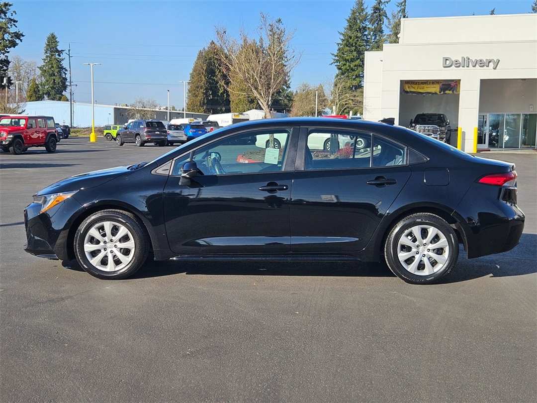 2024 Toyota Corolla LE - Image 3