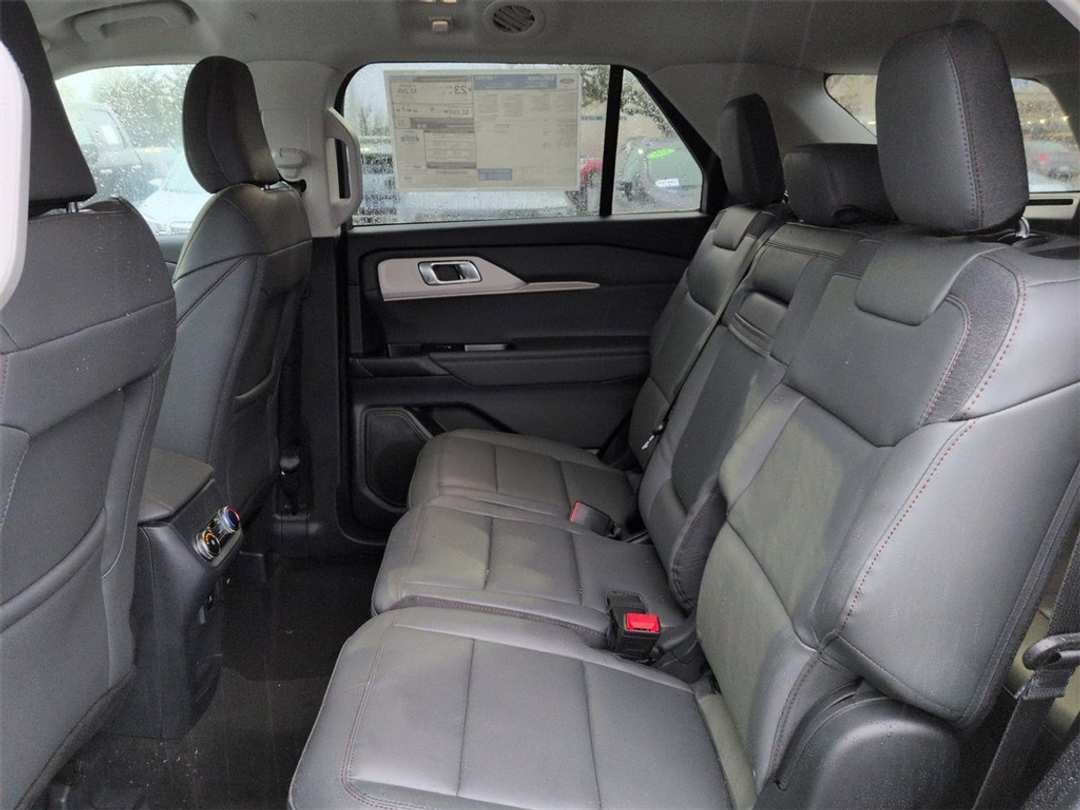2026 Ford Explorer Active - Image 23
