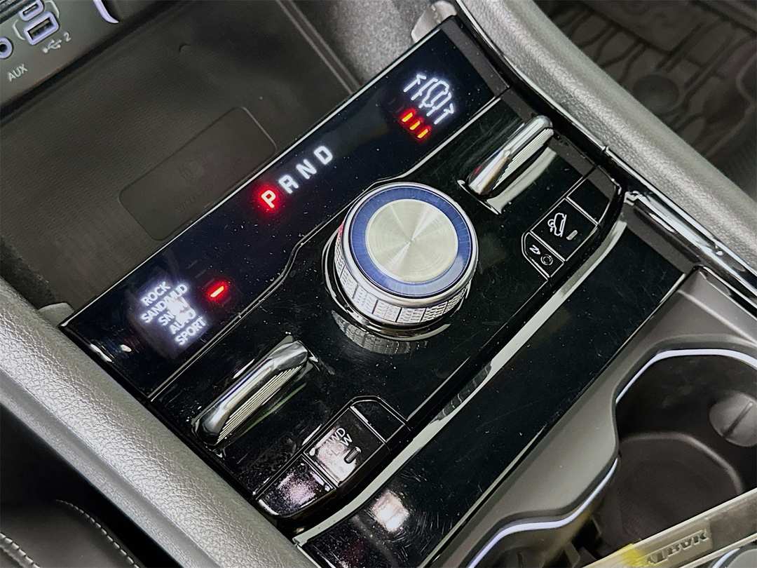 2022 Jeep Grand Cherokee Overland - Image 17