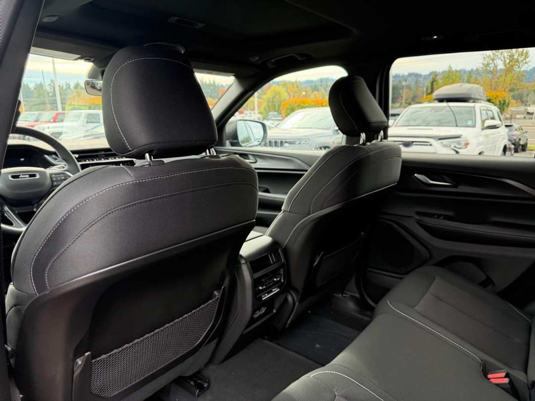 2025 Jeep Grand Cherokee Laredo X - Image 33