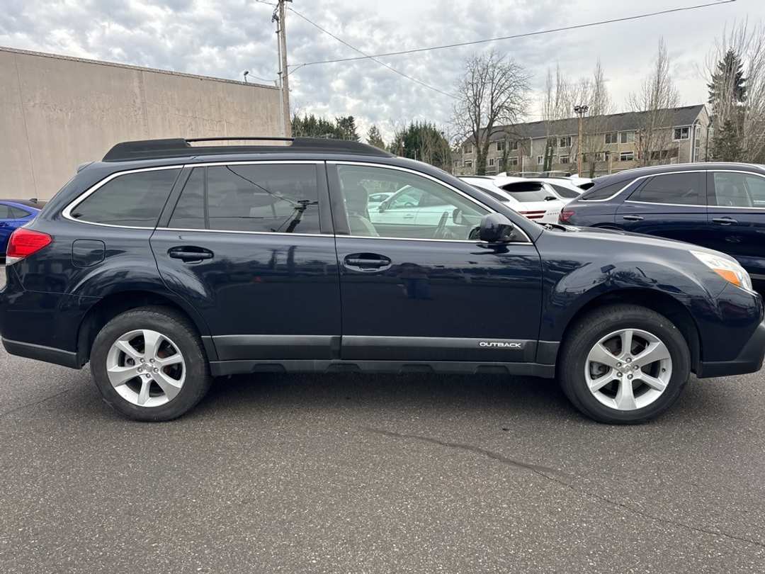 2014 Subaru Outback 3.6R - Image 8