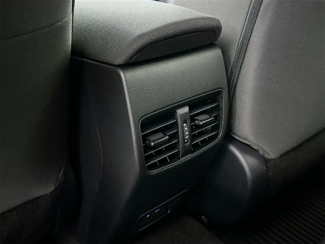 2026 Toyota Corolla Cross LE - Image 25