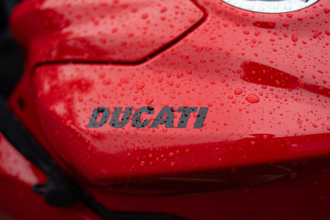 2025 Ducati Streetfighter V2 - Image 3