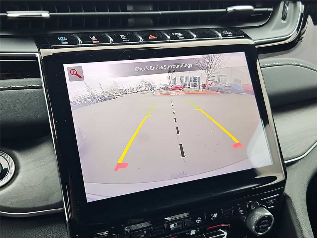 2023 Jeep Grand Cherokee Overland 4xe - Image 19