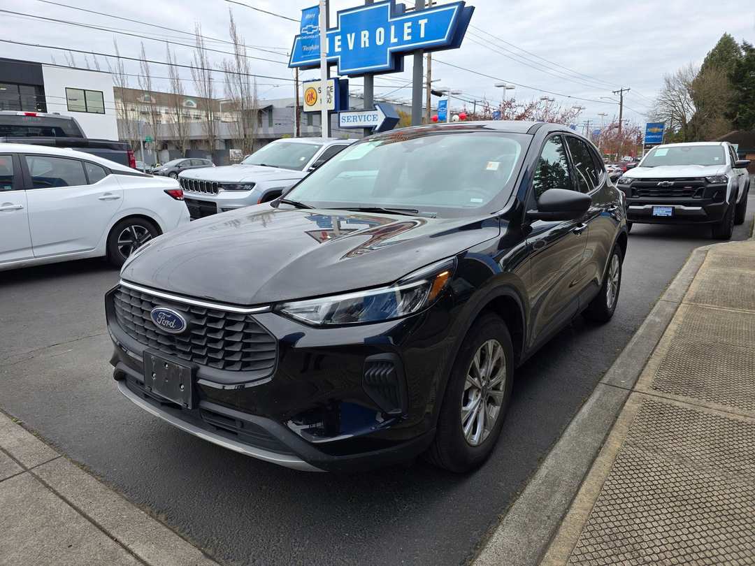 2025 Ford Escape Active - Image 2