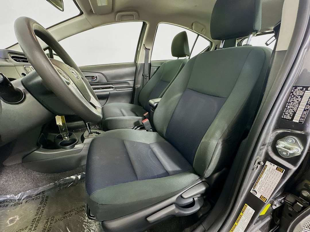 2015 Toyota Prius C - Image 20