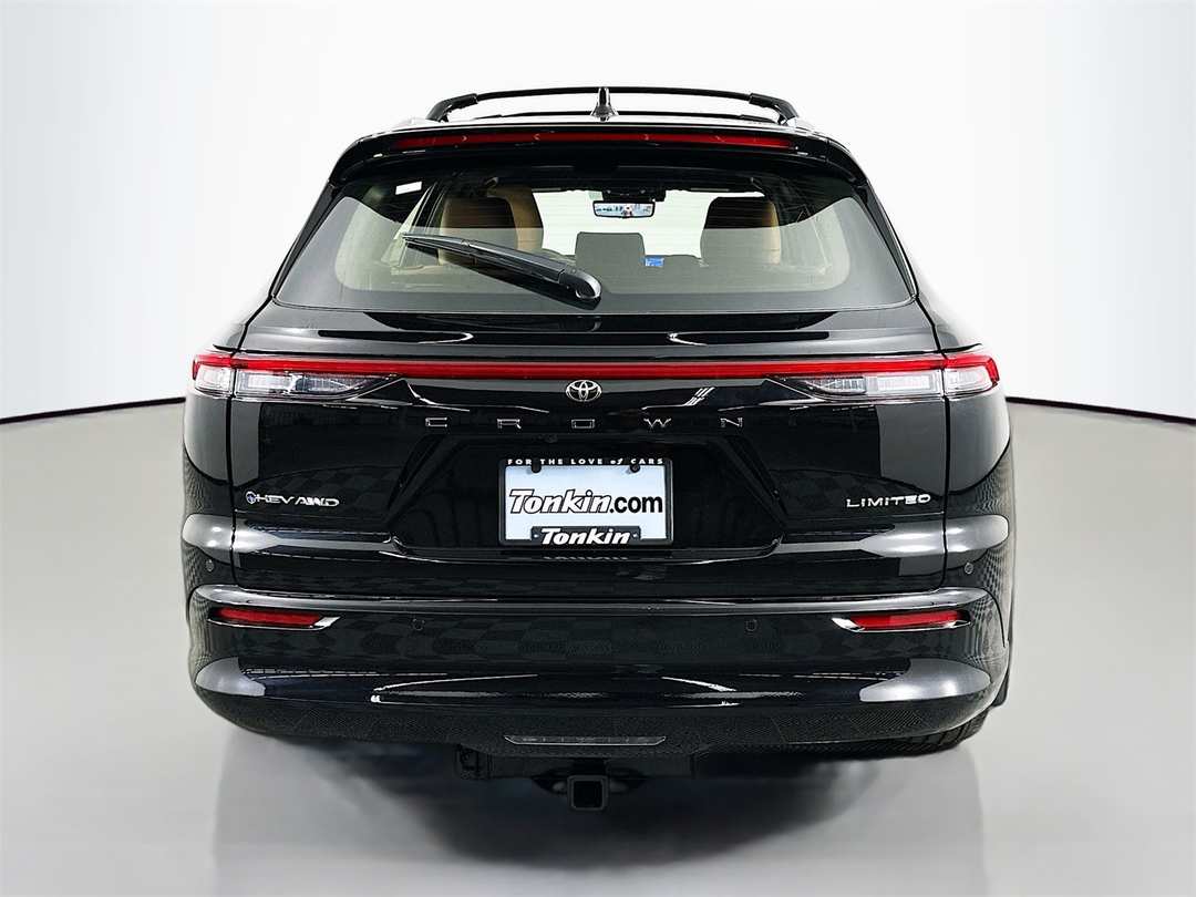 2025 Toyota Crown Signia Limited - Image 6