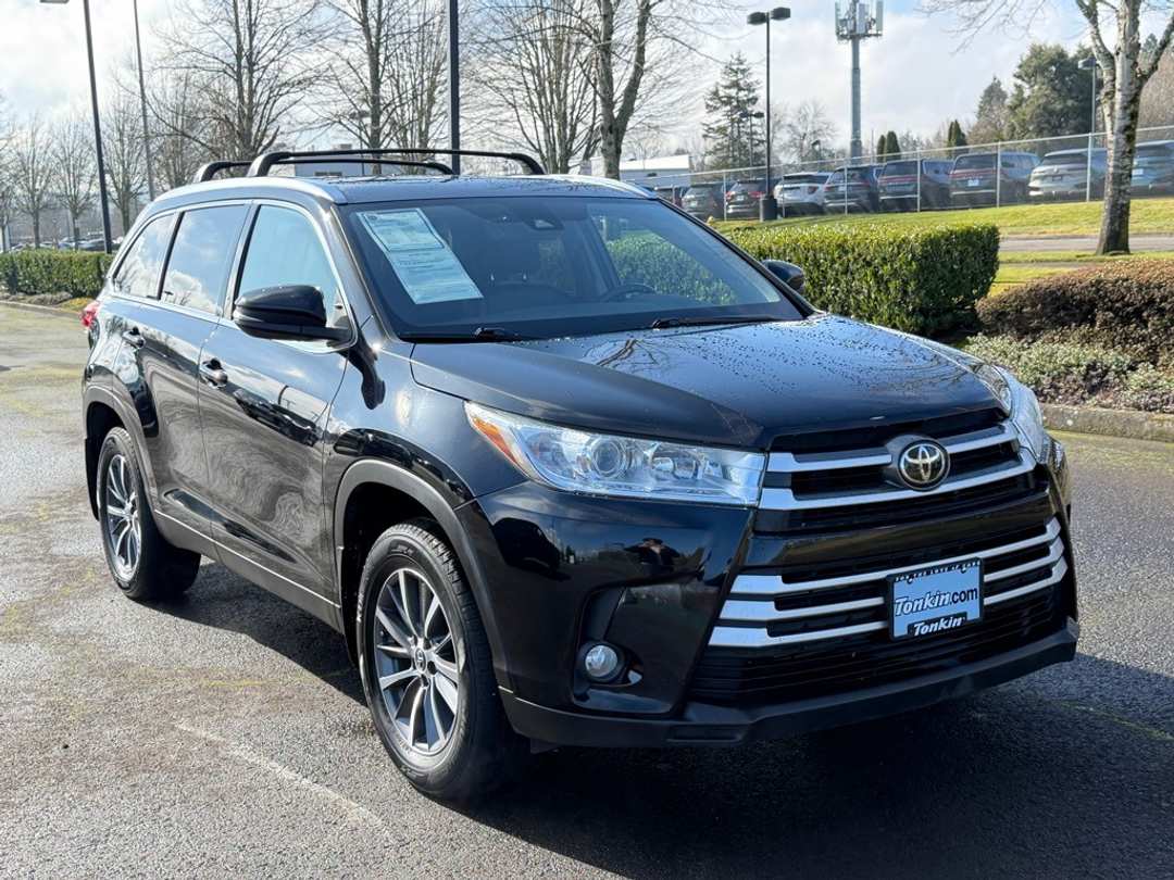 2019 Toyota Highlander XLE - Image 2