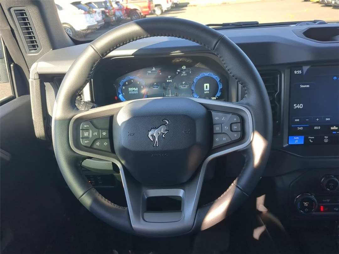 2025 Ford Bronco Big Bend - Image 13