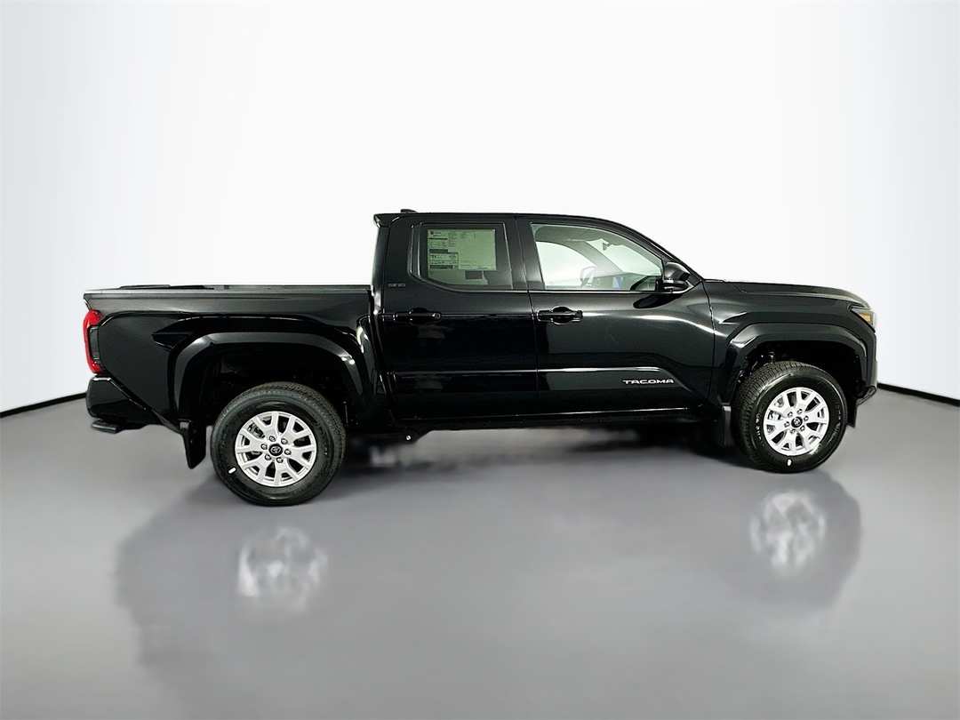 2025 Toyota Tacoma SR5 - Image 8