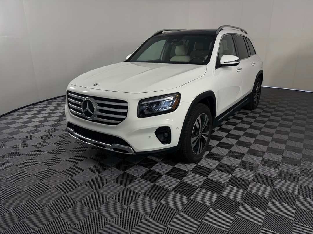 2025 Mercedes-Benz GLB 250 - Image 3
