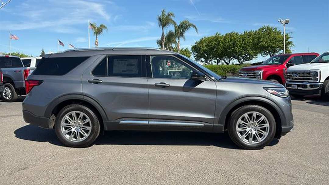 2026 Ford Explorer Platinum - Image 2