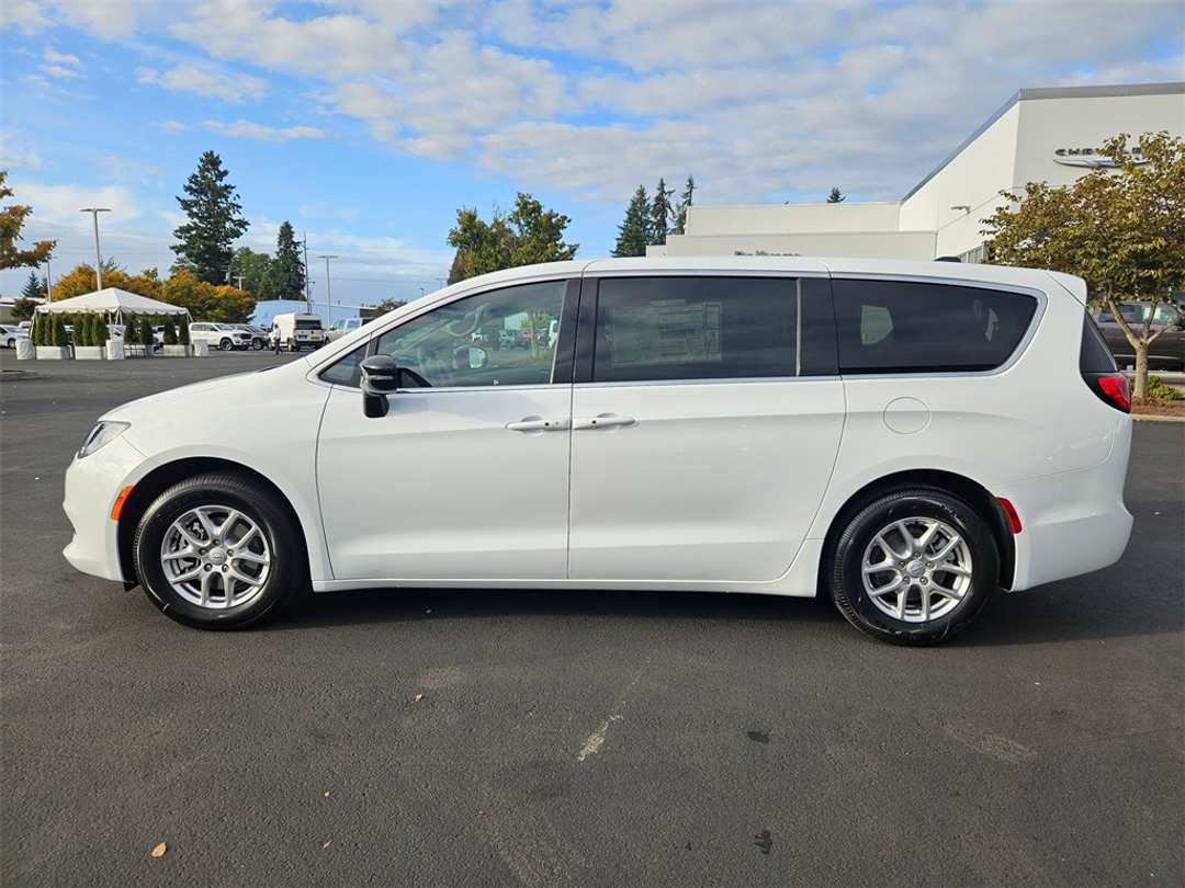 2026 Chrysler Voyager LX - Image 3