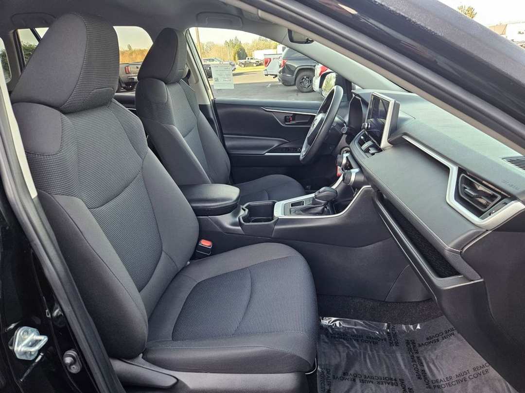 2024 Toyota Rav4 LE - Image 34