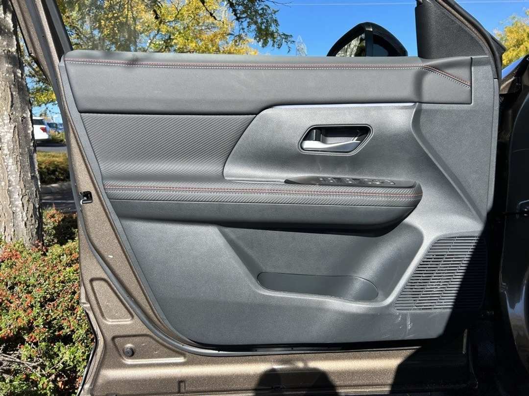 2026 Nissan Kicks SR - Image 10