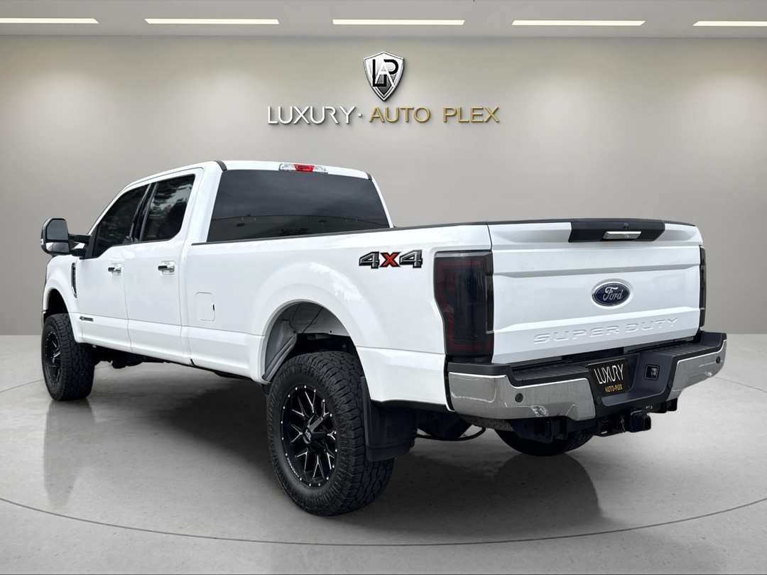 2019 Ford F350 Super Duty Crew XLT 8 FT LOW MILES 74,000 LIFTED - Image 3