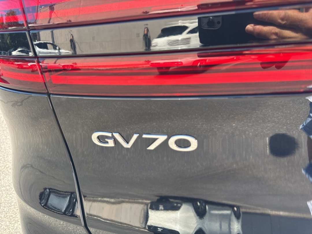 2026 Genesis Electrified Gv70 - Image 12