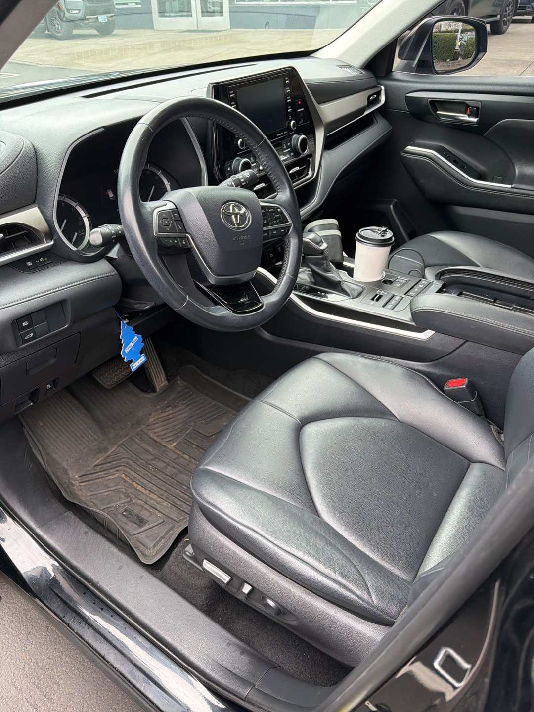 2020 Toyota Highlander XLE - Image 3