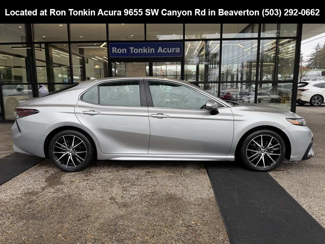 2024 Toyota Camry SE - Image 8