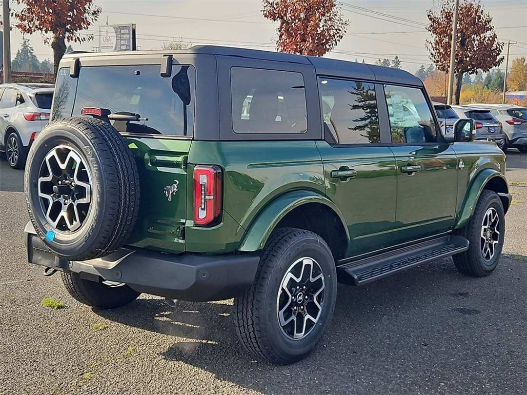 2025 Ford Bronco Outer Banks - Image 5