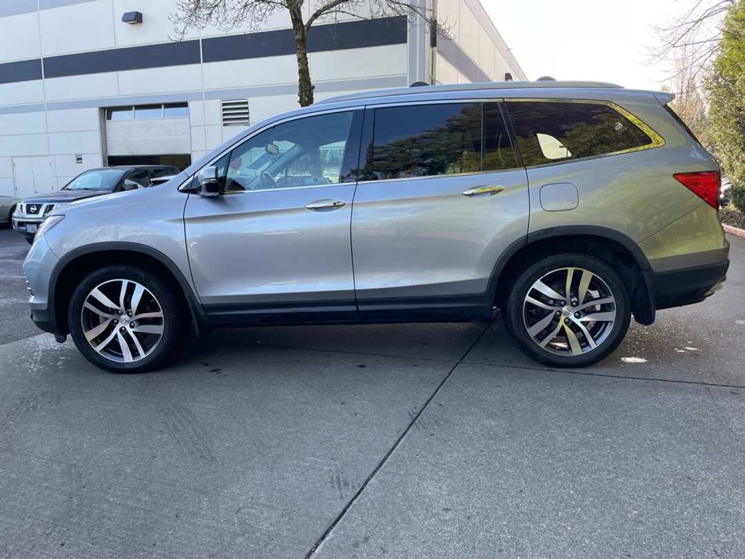 2017 Honda Pilot Touring - Image 8